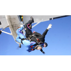 7,000 feet Tandem Skydive